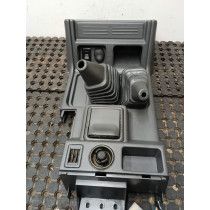 Console centrale Pajero 2 (V2/4) (01/12/1993 - 01/04/2000) 2.5 TD Break 99cv