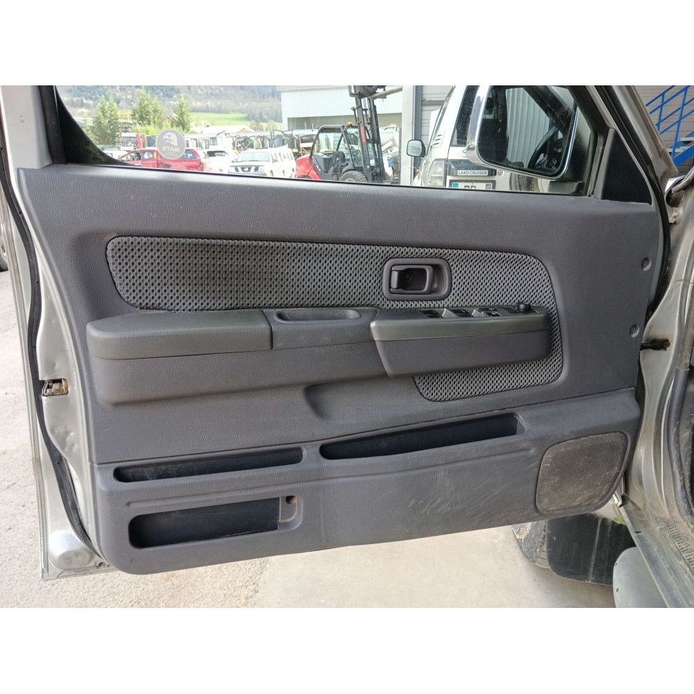 Panneau de porte avant gauche D22 King Cab (01/05/1998 - 01/07/2010)  2.5 TDi Pickup double cabine 133cv D22  133 ch