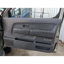 Panneau de porte avant droite D22 King Cab (01/05/1998 - 01/07/2010)  2.5 TDi Pickup double cabine 133cv D22  133 ch