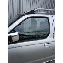 Glace porte avant gauche D22 King Cab (01/05/1998 - 01/07/2010)  2.5 TDi Pickup double cabine 133cv D22  133 ch