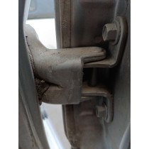 Charnière inférieure de porte arrière droite Navara (D22)(01/12/1998 - 01/04/2005) D22  133 ch