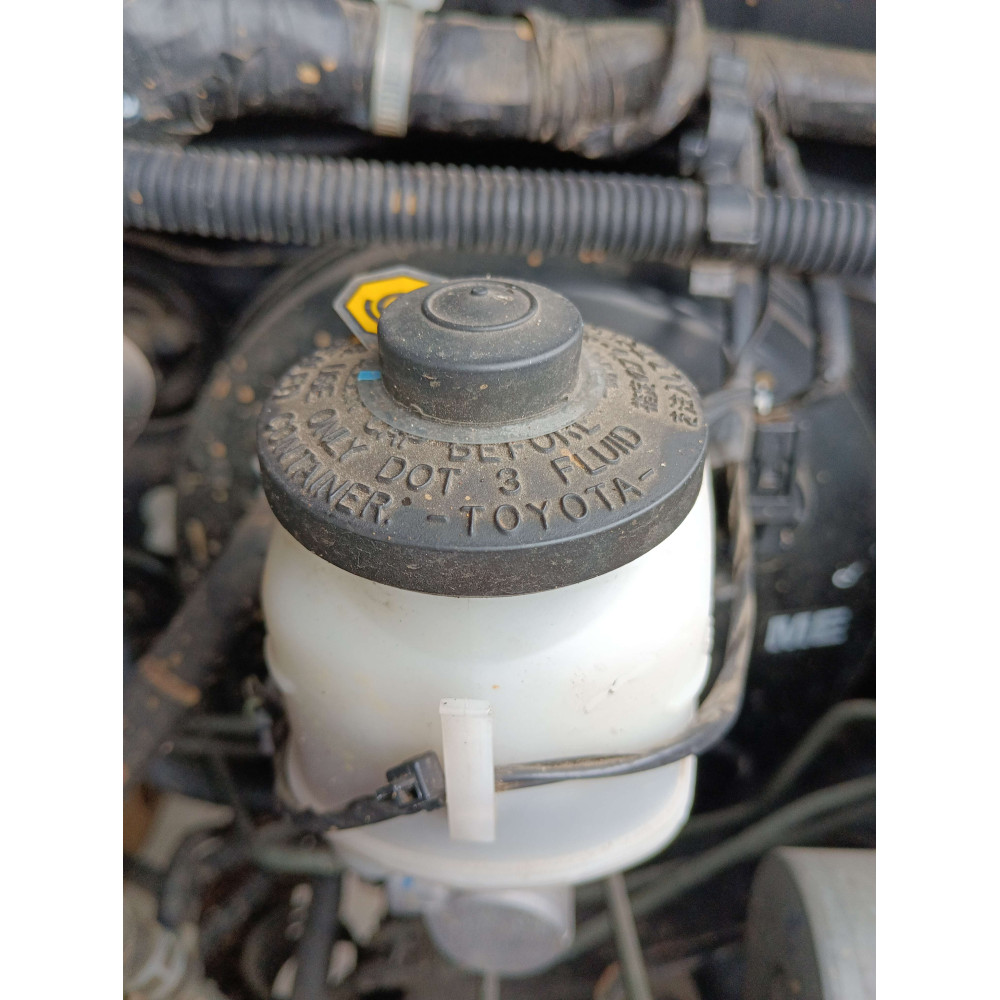 Réservoir liquide de frein Hilux (KUN 2.,35) 3.0 D-4D DPF AWD Pickup double cabine 171 cv  Boîte Auto VIGO DC