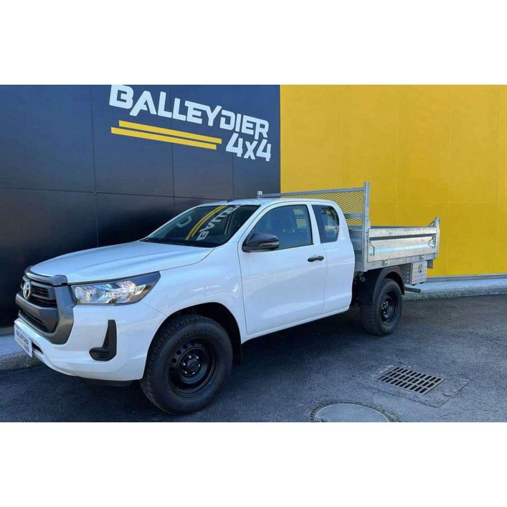 TOYOTA HILUX 2.4 150 X-TRA CAB LE CAP BENNE HYDRAULIQUE 