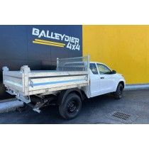 TOYOTA HILUX 2.4 150 X-TRA CAB LE CAP BENNE HYDRAULIQUE 