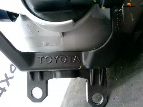 Antibrouillard-avant-gauche-Toyota-Hilux-Revo-.-Produit-neuf-originetmp-img-1618415264418.jpg