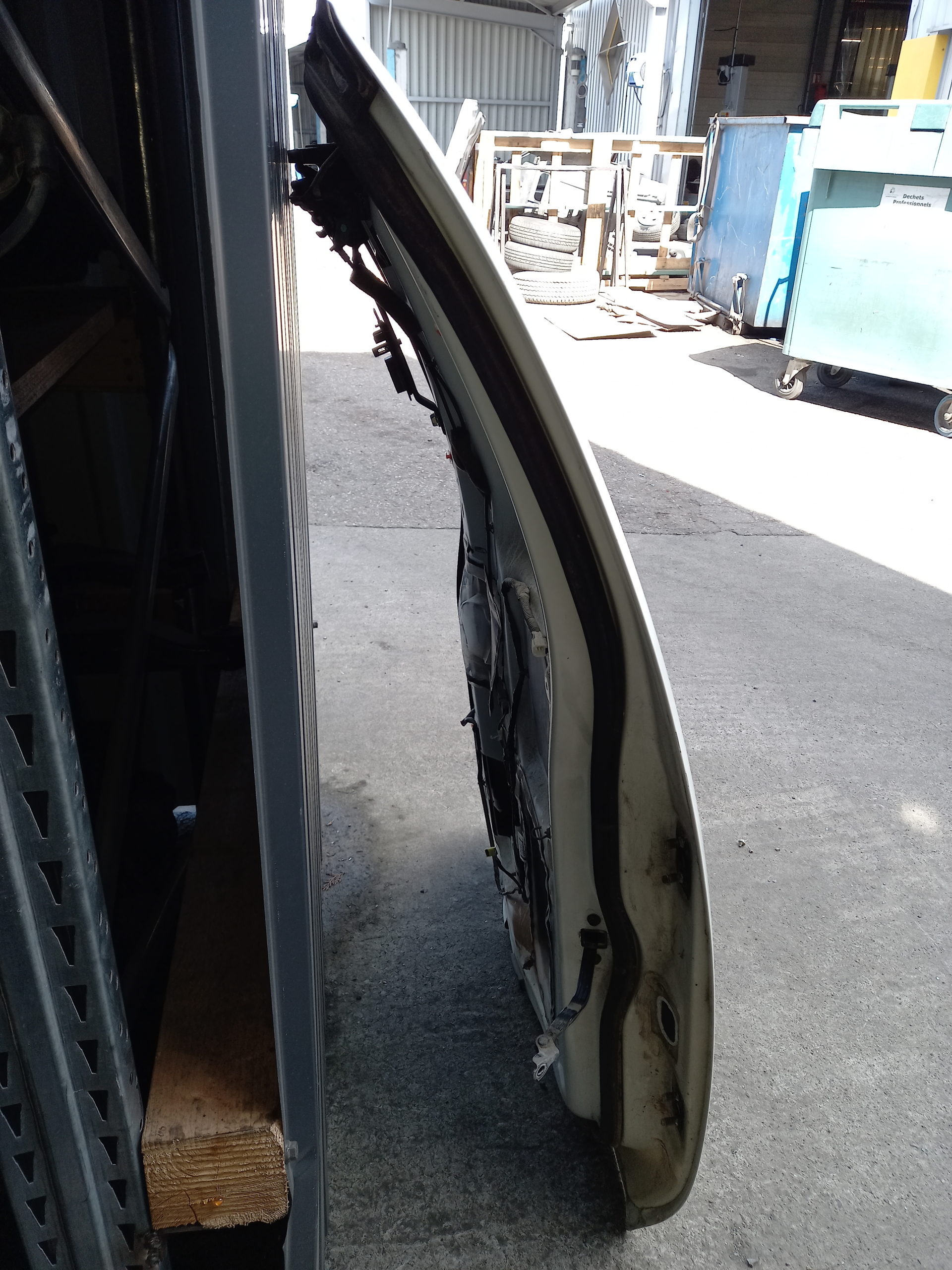 Porte arrière droite avec vitre ,poignée intérieur Nissan Navara D 40 174  cv king cab – Garage 4X4 Balleydier