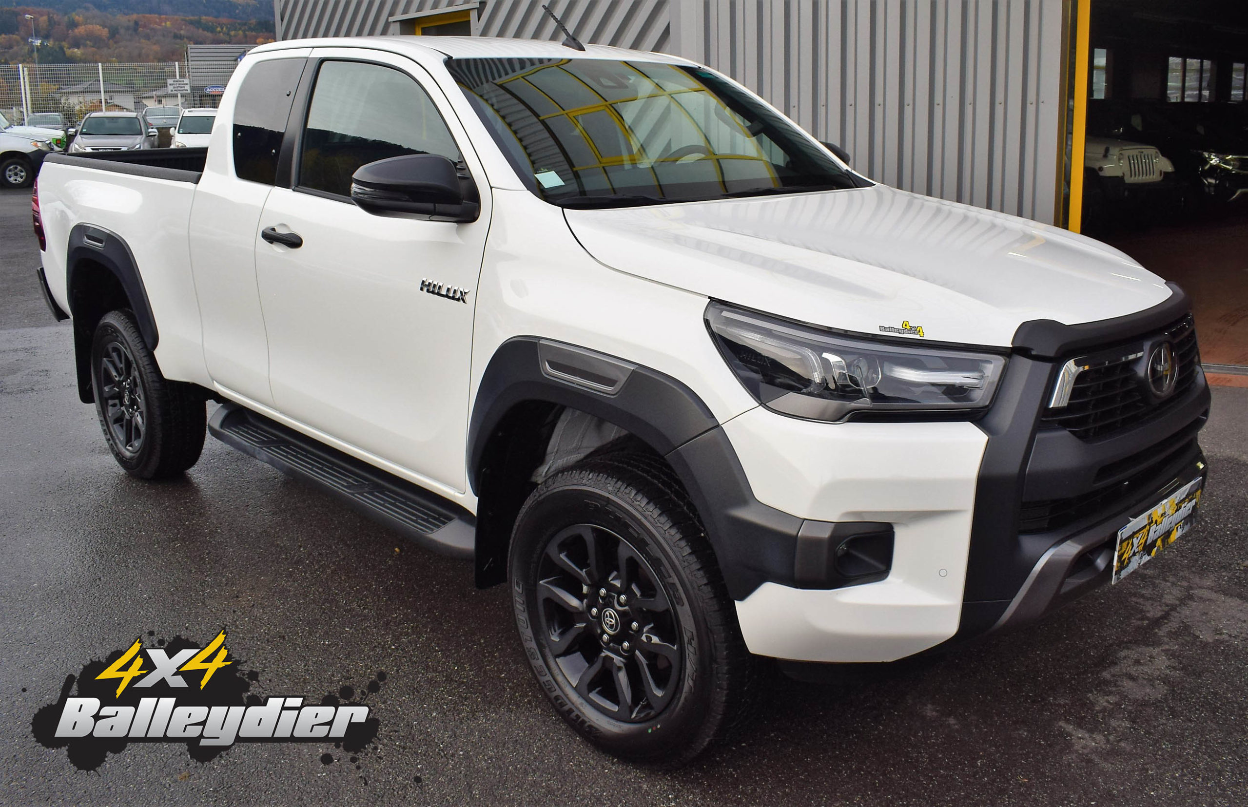 TOYOTA HILUX EXTRA CABINE FINITION INVINCIBLE