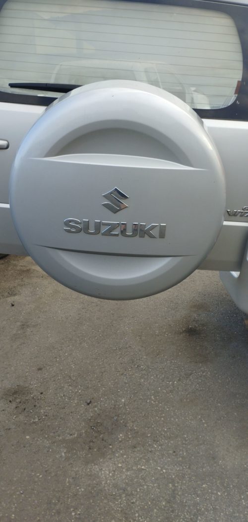 cache-roue-de-secours-pour-Suzuki-grand-vitara-après-20051658498670444Snapchat-1783425322.jpg